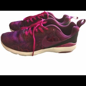 NIKE AIR MAX SIRENS SZ. 8